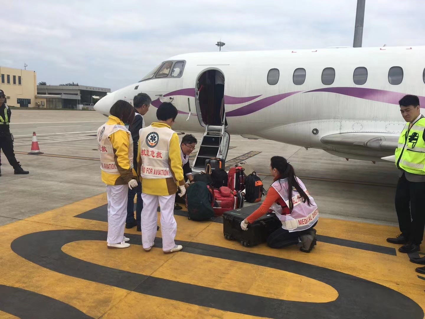 温州香港出入境救护车出租